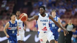 Wicemistrzowie Europy deklasują rywali. Złe wieści tuż przed meczem Polaków