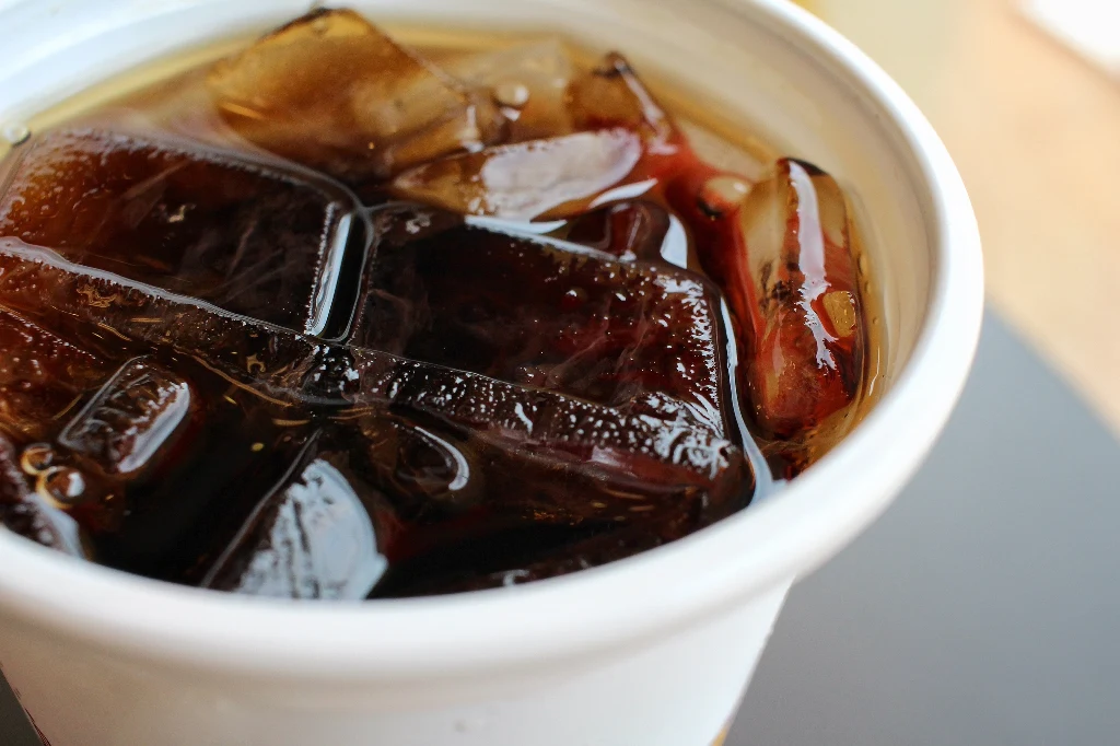 Czy domowa cola ma coś wspólnego z popularnym sklepowym napojem? Internauci twierdzą, że to hit Czy domowa cola ma coś wspólnego z popularnym sklepowym napojem? Internauci twierdzą, że to hit