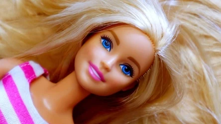 Limitowana lalka Barbie w Biedronce z okazji 80-lecia Mattel