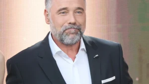 Łukasz Nowicki zaliczył wpadkę na antenie. Niecodzienne sceny w "PnŚ"