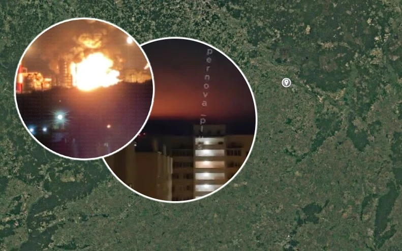 Płonie rafineria w Riazaniu po ataku ukraińskich dronów Silna eksplozja ognia w budynkach mieszkalnych nocą, uchwycona z oddali, na tle zdjęcia satelitarnego okolicy.