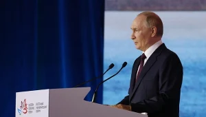 Władimir Putin podczas sesji plenarnej forum ekonomicznego we Władywostoku