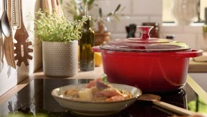 Żeliwne naczynia, frytkownice beztłuszczowe i akcesoria kuchenne w promocyjnych cenach!