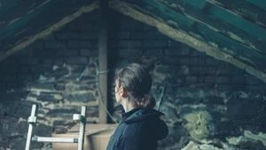 Kupili stuletni dom. Pod podłogą znaleźli wyskrobane inicjały więźniów