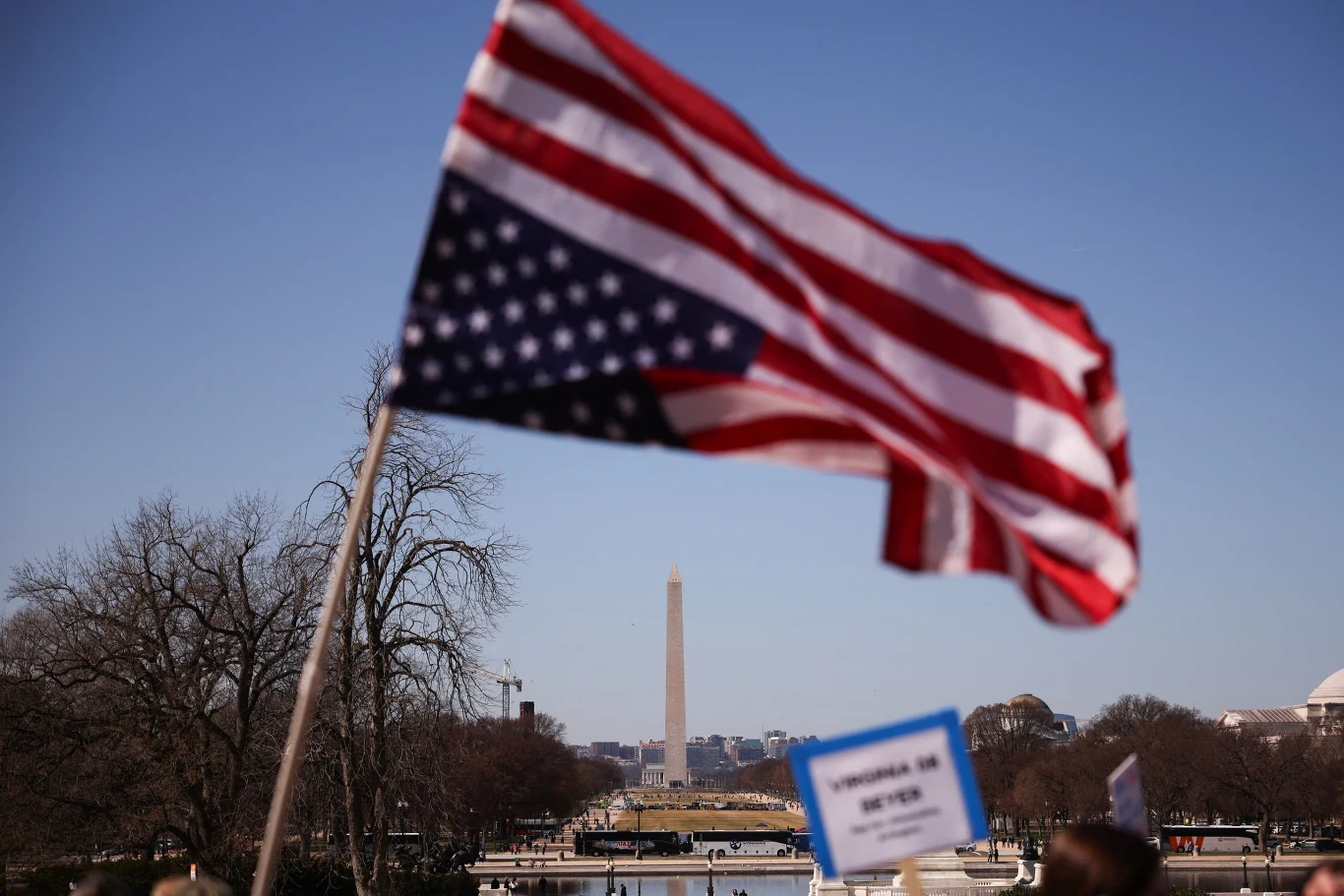 Deficyt handlowy USA spadł do najniższego poziomu od 2009 r. Dane z rynku pracy w USA wzmacniają oczekiwania na cięcie stóp Fed