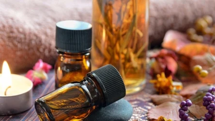 Naturalny olej skutecznie wygładza kurze łapki
