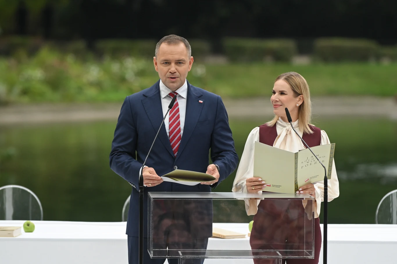 Karol Nawrocki i Marta Nawrocka czytają poezję Jana Kochanowskiego Karol Nawrocki i Marta Nawrocka czytają poezję Jana Kochanowskiego