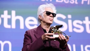 Jim Jarmusch ze Złotym Lwem za film "Father Mother Sister Brother"