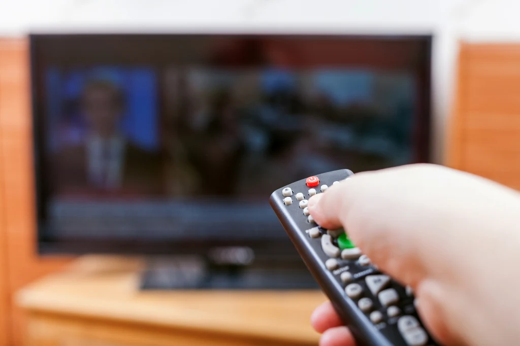 Popularne programy znikną z kablówki i telewizji cyfrowej w Polsce. Co je zastąpi i czy można zerwać umowę?