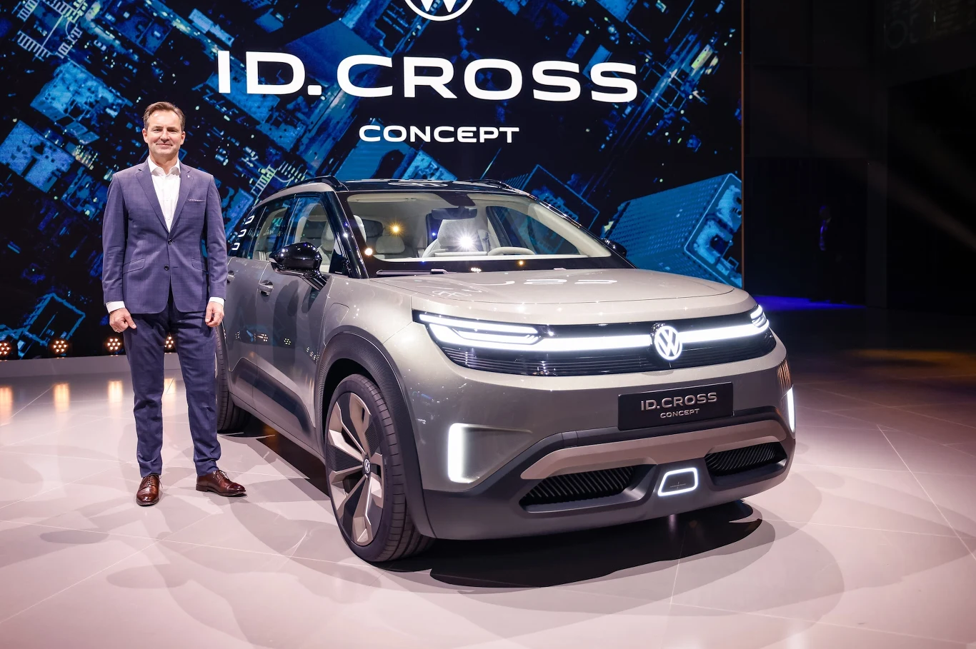 Jeszcze w przyszłym roku Volkswagen zaprezentuje cztery nowe modele elektryczne i będą to najtańsze elektryki w gamie niemieckiego producenta. Volkswagen ID. Cross zaprezentowany na targach w Monachium w 2025 roku.