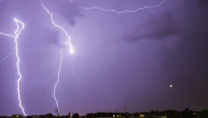 Burze pozostaną w Polsce. W części kraju zagrzmi, wydano ostrzeżenia