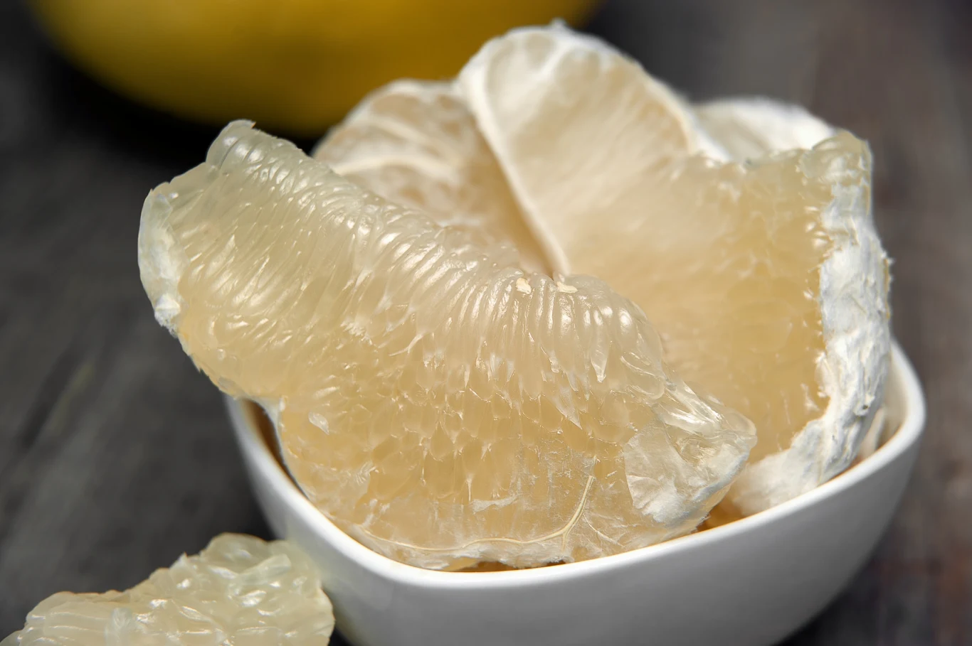 Siła zielonego grejpfruta tkwi w naringinie – flawonoidzie o potężnych właściwościach antyoksydacyjnych. Siła zielonego grejpfruta tkwi w naringinie – flawonoidzie o potężnych właściwościach antyoksydacyjnych.