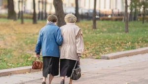 Legitymacja emeryta-rencisty uprawnia do wielu zniżek i ulg 