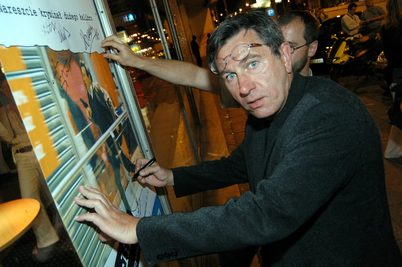 Jerzy Radziwiłowicz podczas premiery serialu "Glina" w 2004 roku Jerzy Radziwiłowicz podczas premiery serialu "Glina" w 2004 roku