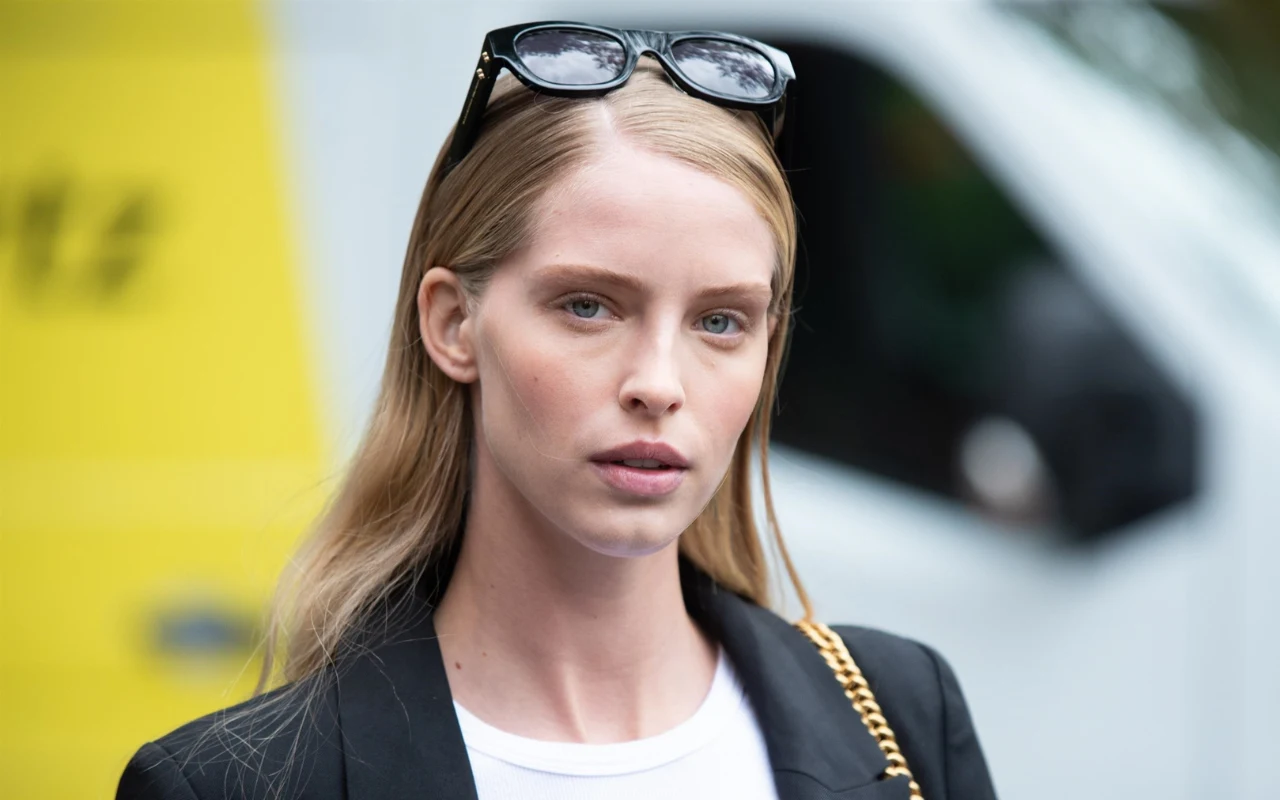 Abby Champion podczas Tygodnia Mody w Mediolanie