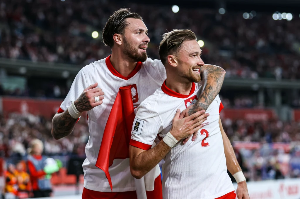 Przemysław Wiśniewski i Matty Cash w meczu z Finlandią Przemysław Wiśniewski i Matty Cash w meczu z Finlandią