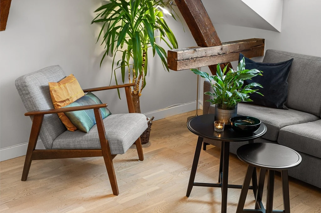 Wybór paneli podłogowych nie sprowadza się jednak wyłącznie do kwestii estetycznych – liczy się także ich trwałość, funkcjonalność oraz dopasowanie do stylu i potrzeb użytkowników Wybór paneli podłogowych nie sprowadza się jednak wyłącznie do kwestii estetycznych – liczy się także ich trwałość, funkcjonalność oraz dopasowanie do stylu i potrzeb użytkowników