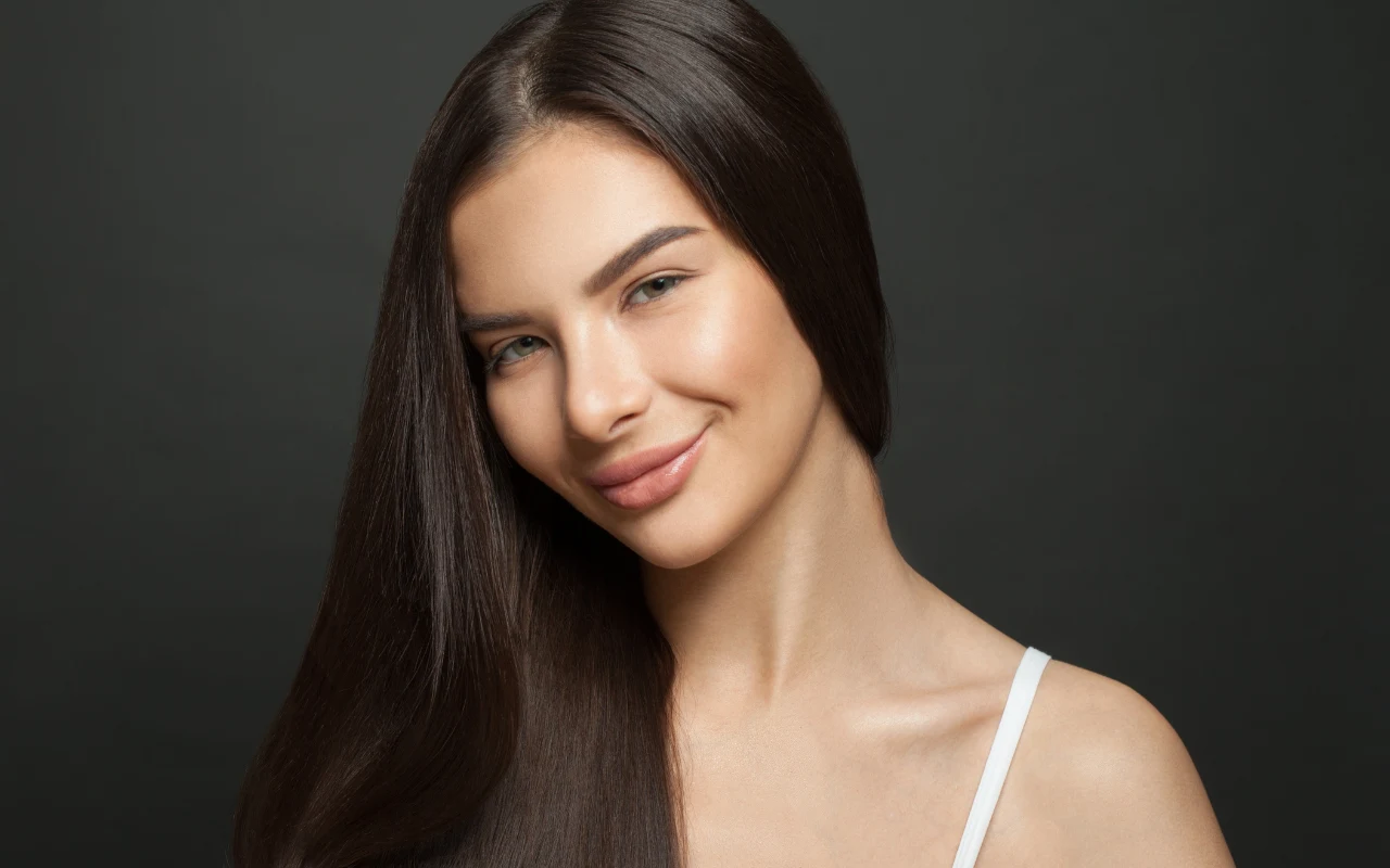 Włosy gładkie i lśniące w kilka minut - wystarczy jeden kosmetyk