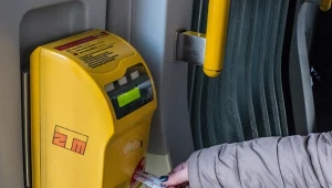 Osoby, które ukończyły 70. rok życia, podróżują komunikacją miejską całkowicie bezpłatnie