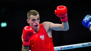 Kolejna kapitalna walka Polaka na MŚ, rywal bez szans. Jest krok od medalu