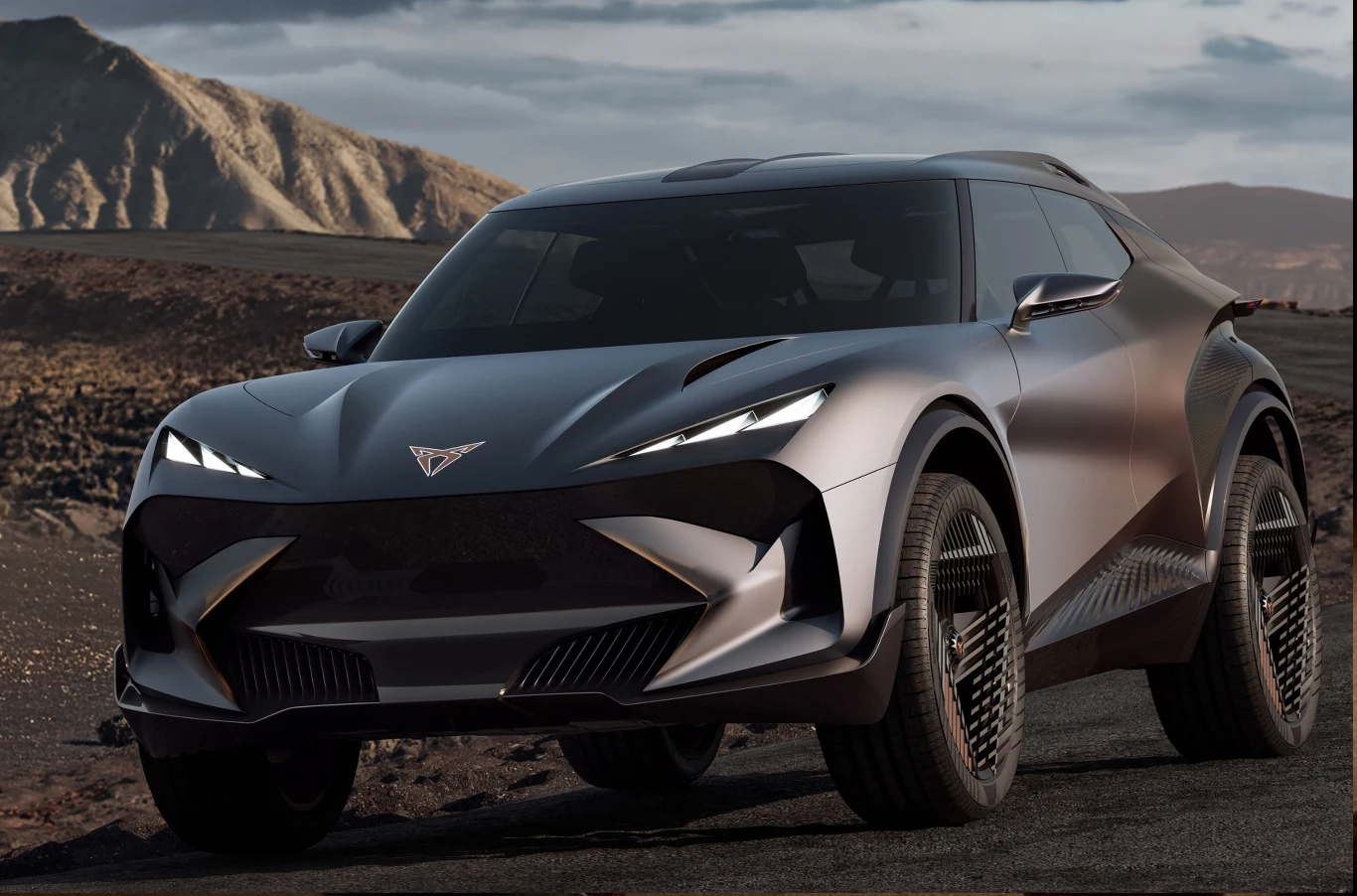 Nowoczesny, czarny SUV o sportowej sylwetce stoi na pustynnym, kamienistym terenie z górami w tle. Wyraziste, ostre linie nadwozia oraz futurystyczne reflektory podkreślają dynamiczny charakter pojazdu.