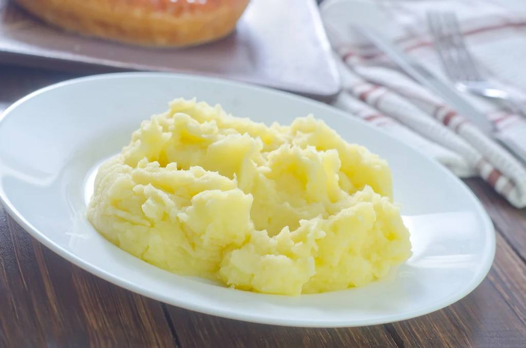 Ziemniaki są doskonałym wyborem na diecie odchudzającej. Ważne, aby jeść gotowane lub pieczone, bez tłustych dodatków Ziemniaki są doskonałym wyborem na diecie odchudzającej. Ważne, aby jeść gotowane lub pieczone, bez tłustych dodatków