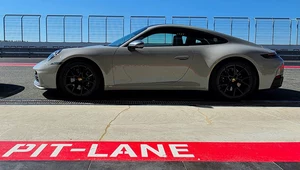 To jedno z ostatnich Porsche 911 z manualną skrzynią biegów. Jak jeździ?