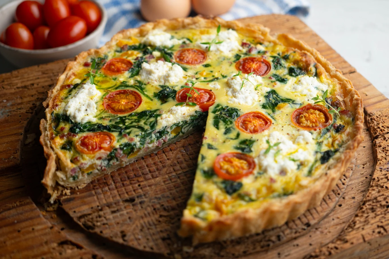Szybki obiad na piątek to pyszna tarta z burratą Szybki obiad na piątek to pyszna tarta z burratą