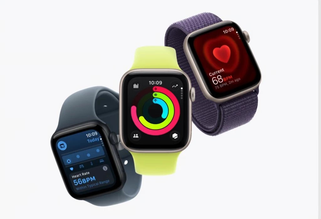 Smartwatch Apple Watch SE 3. Trzy inteligentne zegarki z kolorowymi paskami, wyświetlające aplikacje monitorujące aktywność fizyczną, tętno oraz stan zdrowia.