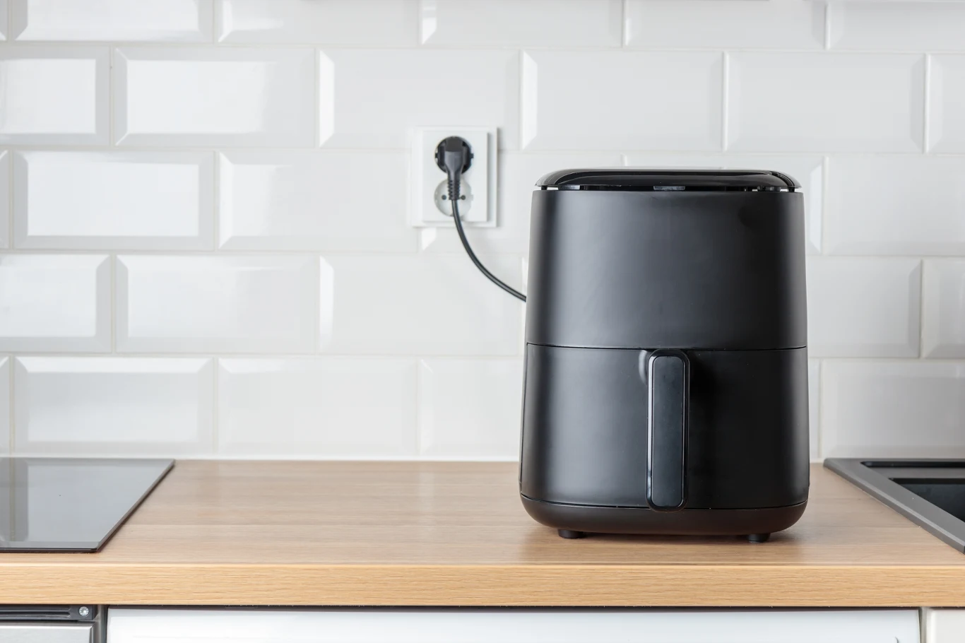 Z pomocą airfryera w łatwy sposób można ugotować jajka na twardo. 