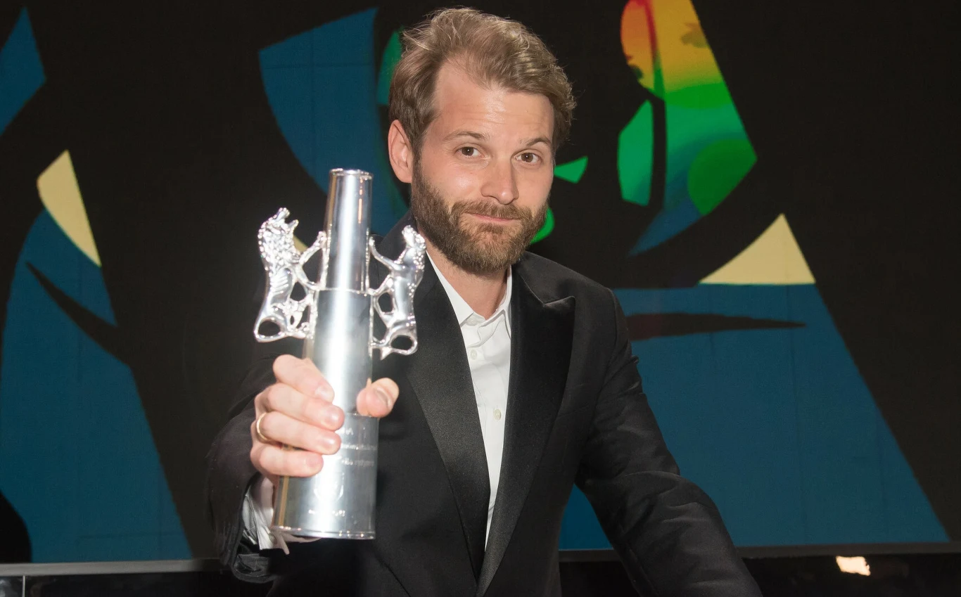 Magnus von Horn ze Srebrnymi Lwami na film "Dziewczyna z igłą" - 49. Festiwal Polskich Filmów Fabularnych w Gdyni (2024) Magnus von Horn ze Srebrnymi Lwami na film "Dziewczyna z igłą" - 49. Festiwal Polskich Filmów Fabularnych w Gdyni (2024)