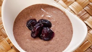 Mus z suszonych śliwek poprawi pracę jelit, dlatego wzdęty brzuch stanie się znowu płaski