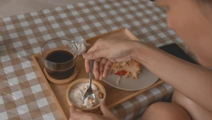 Zaczynasz tak dzień? Nic dziwnego, że oponka na brzuchu nie znika
