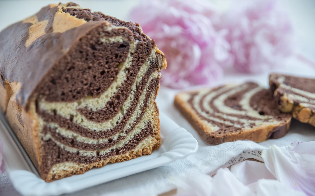 Na wielkie okazje zebrę piekło się w tortownicy, większe porcje w blasze prostokątnej, a mniejsze - w keksówce