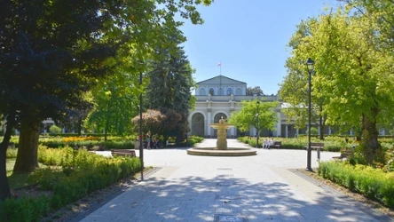 Busko-Zdrój to malownicze uzdrowiskowo dobre na jesienny turnus. Co oferuje przybyłym kuracjuszom?