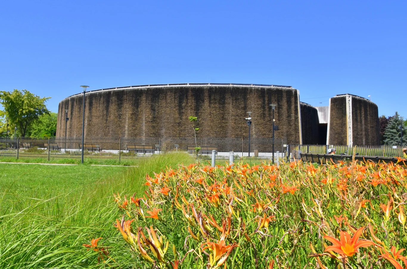 Jedną z atrakcji Buska-Zdroju jest tężnia solankowa, która uchodzi za jeden z największych tego typu obiektów w Polsce. 