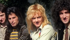 Queen w połowie lat 70. - od lewej: John Deacon, Freddie Mercury, Roger Taylor i Brian May