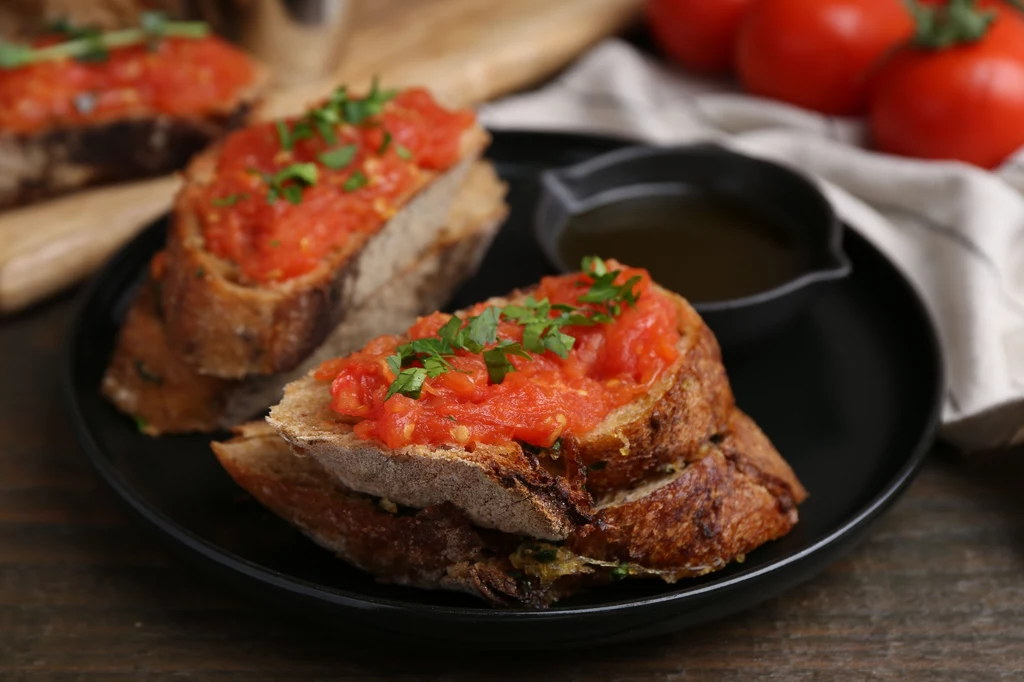 Pyszny sposób na czerstwy chleb, czyli pan con tomate