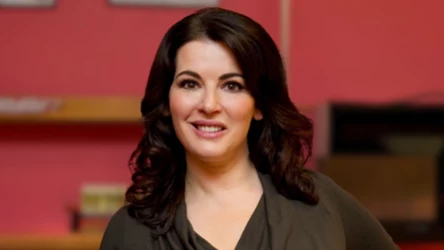 "Bogini kuchni" wraca. Nigella Lawson ma 65 lat, wygląda trzy dekady młodziej i znów zachwyca