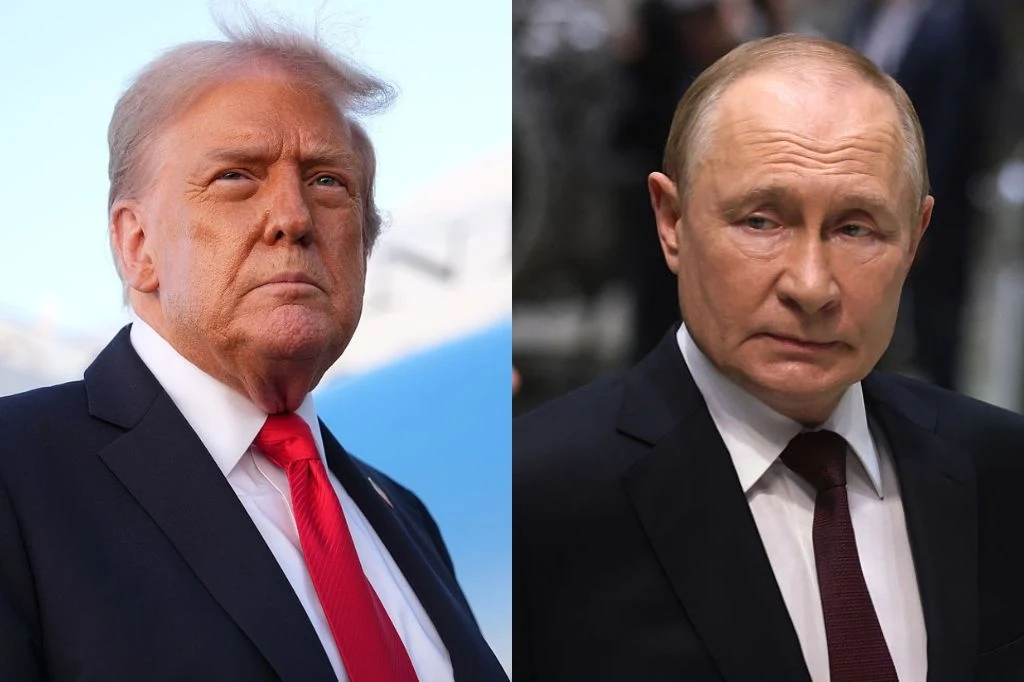 Prezydent USA Donald Trump i prezydent Rosji Władimir Putin Dwóch mężczyzn w garniturach, po lewej stronie postać w czerwonym krawacie na tle nieba, po prawej stronie postać w bordowym krawacie na rozmytym tle.