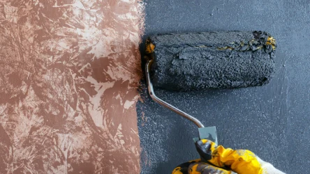 Najmodniejsze kolory ścian na 2026 rok? To głębokie odcienie niebieskiego