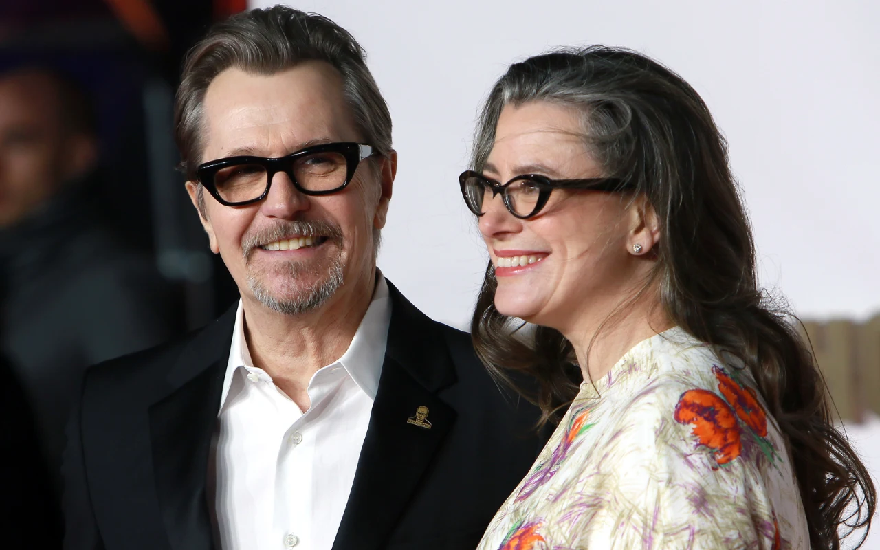 Gary Oldman i Gisele Schmidt na premierze "Czasu mroku" w 2017 roku