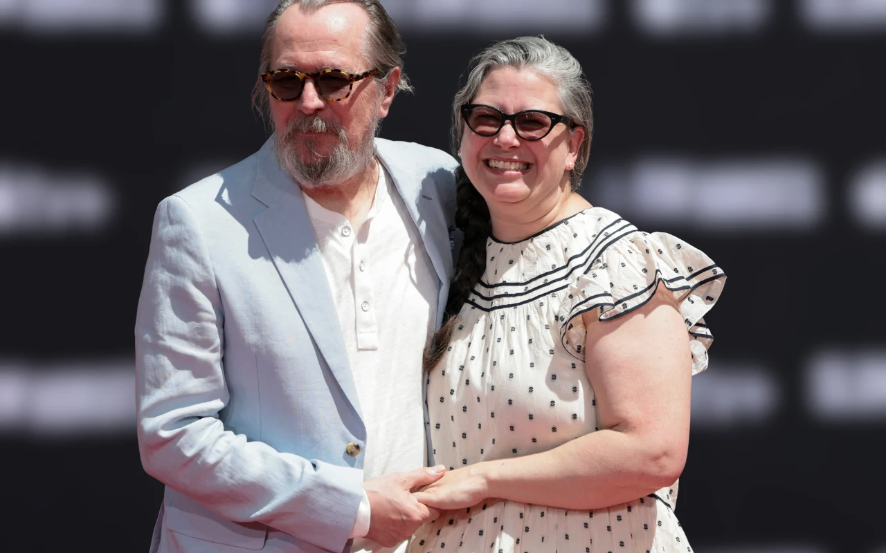 Gary Oldman i Gisele Schmidt w Los Angeles 22 sierpnia 2025 roku