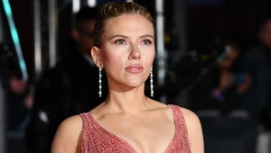 Pięć kreacji, które zamieniły Scarlett Johansson w księżniczkę. To projekty największych domów mody