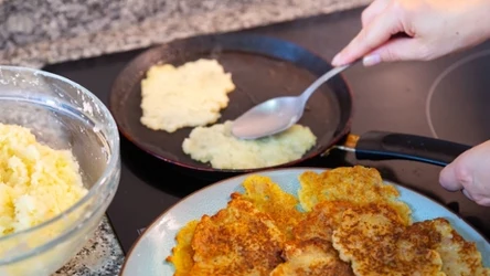 Co zrobić, by placki ziemniaczane nie "piły" tłuszczu?