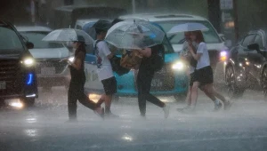 Wielka woda w wielkiej metropolii. Stanęły pociągi, uziemiono samoloty