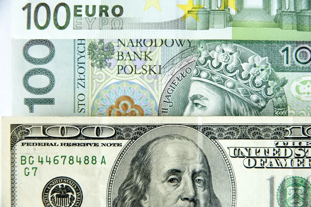 Złoty mocny wobec euro i funta, a i dolarowi się nie daje.