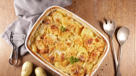 Gratin to danie ziemniaczane z kuchni francuskiej. 