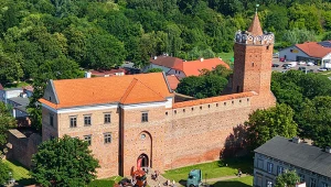 Mieszkało tu trzech polskich królów. W jego podziemiach ukryty jest skarb