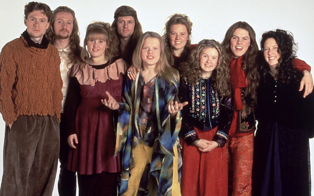 Michael Patrick (drugi od lewej) na zdjęciu z The Kelly Family